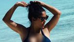 Foto: Gaya Liburan Salma Hayek yang Tetap Cantik dan Seksi