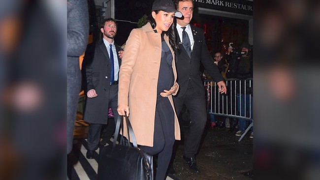 Meghan Markle menggelar baby shower di New York bersama teman-teman dekatnya, seperti Serena Williams hingga Amal Clooney. Ini pun menjadi pertamakalinya seorang anggota kerajaan Inggris melakukan tradisi Amerika seperti baby shower.  Foto: 20Detik