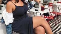 Sering unggah foto di tempat Instagrammable, Jordyn tunjukan pose kerennya saat menikmati segelas minuman dingin di tengah teriknya matahari. Foto: Instagram @jordynwoods