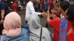Sebar Ribuan Sertifikat di Selatan Jakarta, Jokowi Nyambi Belanja