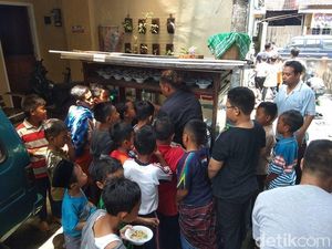 Tiap Jumat, Penjual Soto di Muntilan Ini Gratiskan Dagangannya