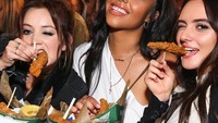 Ada chicken fingers yang renyah gurih pilihan Jordyn saat tengah berkumpul bersama teman-temannya di salah satu acara yang dia datangi. Foto: Instagram @jordynwoods