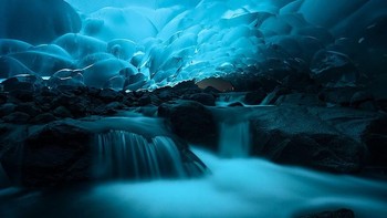 Gua Es Mendenhall di Alaska. Dok. Boredpanda