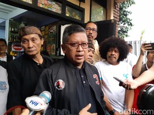 Hasto: Jokowi Tak Hobi Berkuda, Hobinya Blusukan ke Rakyat