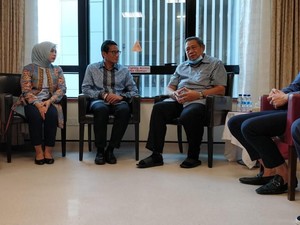 Jenguk Ani Yudhoyono, Sandiaga: Beliau Inspirasi Kita Bersama