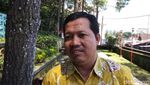 Foto: Menjelajahi Gunung Tidar dan Peziarah Makam Tua