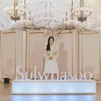 Dalam acara peluncuran skincare Sulwhasoo seri Bloomstay Vitalizing itu, Hye Kyo tampil cantik dengan busana serba putih. Penampilan Hye Kyo saat itu bak peri. Ia pun tampil dengan rambut panjang hasil dari rambut extension.  Foto: dok. Instagram (@sulwhasoo.Indonesia)
