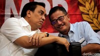 Anggota DPR RI dari Fraksi PDIP, Effendy MS Simbolon dan anggota  tim BPN Prabowo-Sandi, Ferry Mursyidan Baldan, tampak berbincang dalam acara diskusi Empat Pilar MPR RI.