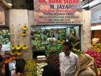 Jokowi Blusukan Ke Pasar Minggu dan Bintaro, Borong Ayam hingga Manggis 
