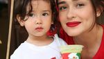 Pose Menggemaskan Seraphina Rose, Putri Yasmin Wildblood Saat Makan
