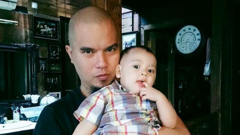 Ahmad Dhani bersama Aerlangga/ Foto: Instagram @ahmaddhaniprast Ahmad Dhani bersama Aerlangga/ Foto: Instagram @ahmaddhaniprast