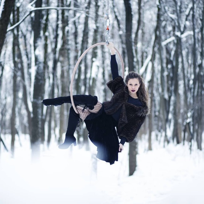 Marina sendiri memang dikenal sebagai penari tiang berbakat dari Voronezh, Rusia. Ia pun kerap memperlihatkan aksinya di Instagram. Foto: Instagram @mari_che_dancer