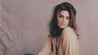 Cindy Crawford pernah menjadi supermodel dan diidolai tak hanya oleh para pria tapi juga wanita. Dok. Instagram