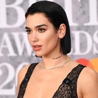 Untuk lebih menonjolkan bentuk bibirnya yang seksi, ada satu kosmetik yang tak boleh ketinggalan dipakai, yakni lip gloss. Foto: Jeff Spicer/Getty Images