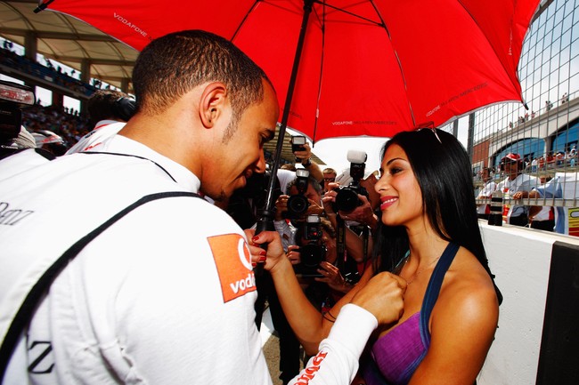 Kisah cinta lama antara penyanyi Nicole Scherzinger dan juara dunia F1 Lewis Hamilton kembali menjadi sorotan. Video intim mereka ketika masih bersama dikabarkan tersebar di dunia maya. (Foto: Getty Images)