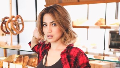 Gaya Seksi Jessica Iskandar Ketemu Camer yang Bikin Netizen Riuh