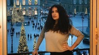 Salma Hayek menikmati liburan mewah musim dingin di Boucheron, Paris, Prancis (salmahayek/Instagram)