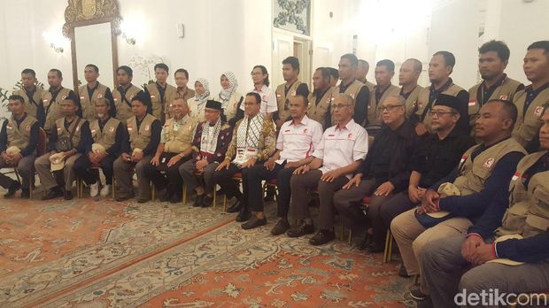 Anies Lepas Relawan Indonesia yang akan Bangun Rumah Sakit di Gaza