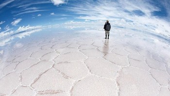 Salar de Uyuni, daratan garam terluas di dunia yang berada di Bolivia. Dok. Boredpanda.