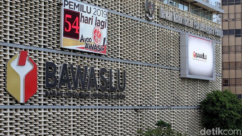 Bawaslu Periksa 15 Camat di Makassar yang Dukung Jokowi Bawaslu Periksa 15 Camat di Makassar yang Dukung Jokowi