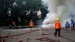 Penampakan Mobil Terbakar di Tol Waru Juanda