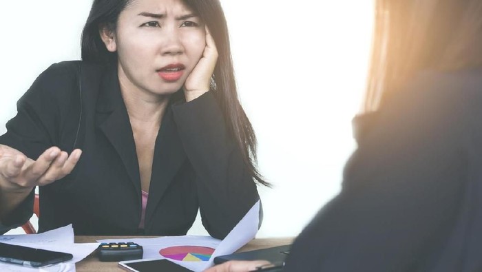 Viral kisah seorang pria yang izin sakitnya ditolak kantor padahal sudah didiagnosis sakit tipes. Jangan dianggap sepele loh risikonya. Foto: iStock Viral kisah seorang pria yang izin sakitnya ditolak kantor padahal sudah didiagnosis sakit tipes. Jangan dianggap sepele loh risikonya. Foto: iStock