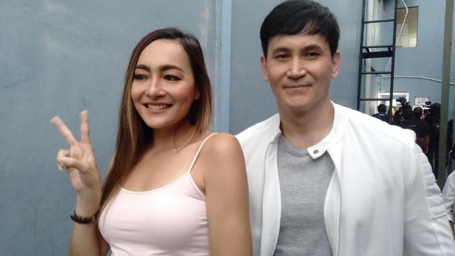 Dulu Cekcok, Dewi Rezer Kini Kompak Banget Sama Marcellino Lefrandt