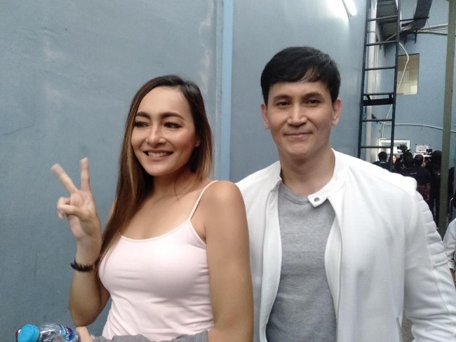 Dulu Cekcok, Dewi Rezer Kini Kompak Banget Sama Marcellino Lefrandt