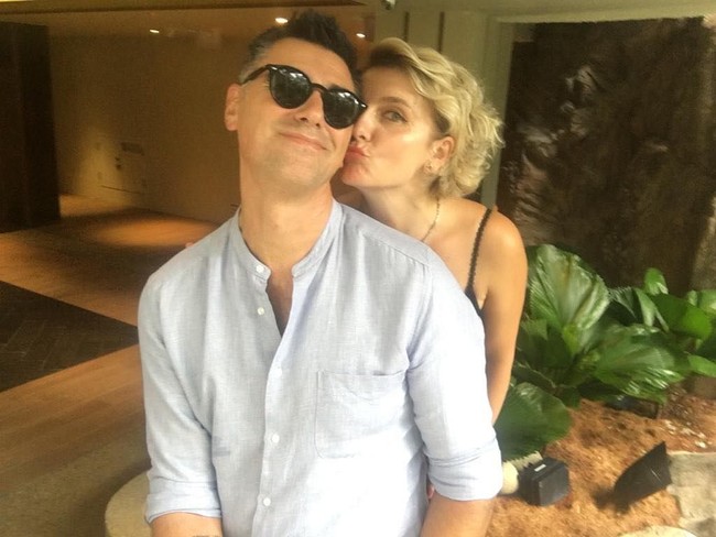 Ia juga tak ragu untuk memamerkan kemesraannya dengan sang istri, Anesa Lipa. You are my Valentine... Every day, tulis Dukagjin sebagai ucapan Valentine untuk istrinya di Instagram. Foto: Instagram/@dukagjinlipa