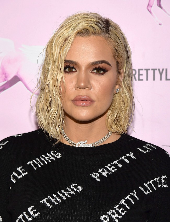 Khloe Kardashian muncul di karpet merah peresmian kantor brand fashion Pretty Little Thing di Los Angelels, California, Amerika Serikat, Rabu (20/2/2019). Ini adalah penampilan perdananya setelah kabar perselingkuhan kekasihnya, Tristan Thompson, dan sahabat Kylie Jenner, Jordyn Woods, terkuak.  Foto: Getty Images