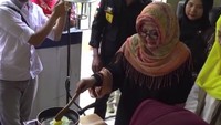 Mampir ke Pesantren Al Mubarok, Serang. Anak pertama Presiden RI ke-2 ini terlihat sedang memasak telur dengan menggunakan biogas. Foto: Instagram@tututsoeharto