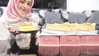 Angel terbilang aktif membagikan momen kebersamaannya dengan sang suami. Biasanya acara liburan dan makan-makan akan semakin meriah dengan kehadiran dua buah hatinya. Foto: Instagram @angelqulbiah