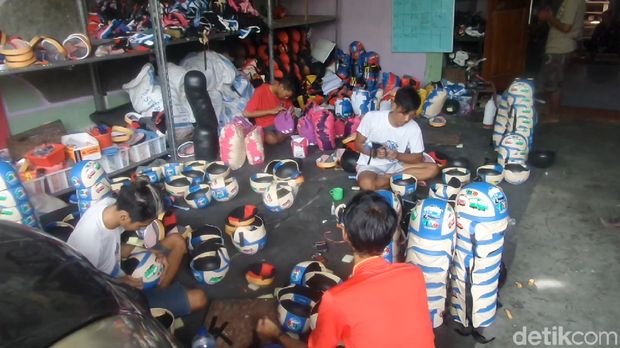 Beralih Jadi Pengusaha Helm, Petani Ini raup Omzet Rp 500 Juta/Bulan