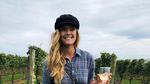 Foto: Nina Agdal, Model Seksi Denmark yang Suka Pantai