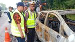 Penampakan Mobil Terbakar di Tol Waru Juanda