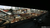 Secara paralel, ruas tol Becakayu seksi lainnya pun dikebut penyelesaiannya. Yakni seksi 1a, dari Kampung Melayu ke Cipinang Muara sepanjang 3,5 km.