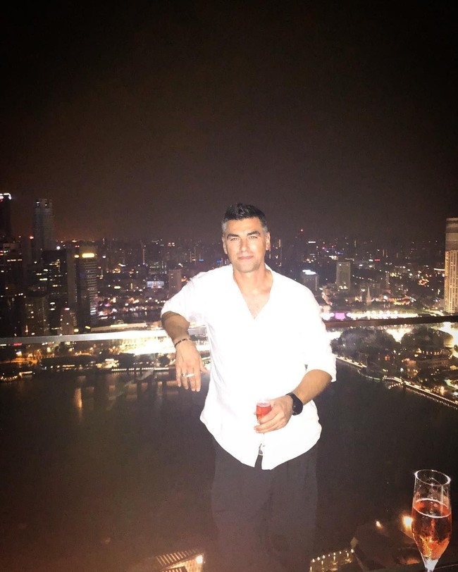 Punya agensi komunikasi, Dukagjin juga merintis bisnis di bidang festival musik. Ia mendirikan The Sunny Hill Festival di negara asalnya, Kosovo, yang pecah dari Serbia pada 2008 lalu. Ini adalah cara terbaik untuk mempromosikan Kosovo sebagai negara yang cinta damai dan musik, kata Dukagjin kepada Observer. Foto: Instagram/@dukagjinlipa