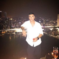 Punya agensi komunikasi, Dukagjin juga merintis bisnis di bidang festival musik. Ia mendirikan The Sunny Hill Festival di negara asalnya, Kosovo, yang pecah dari Serbia pada 2008 lalu. Ini adalah cara terbaik untuk mempromosikan Kosovo sebagai negara yang cinta damai dan musik, kata Dukagjin kepada Observer. Foto: Instagram/@dukagjinlipa