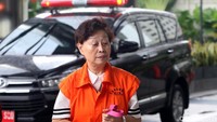 Direktur PT Wijaya Kusuma Emindo (WKE), Lily Sundarsih tiba di gedung KPK, Jakarta.