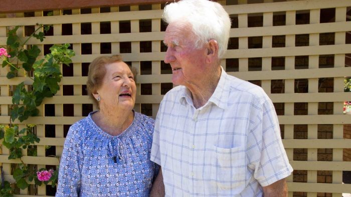Nenek Australia Ini Jatuh Cinta Pertama Kali di Usia 90 Tahun