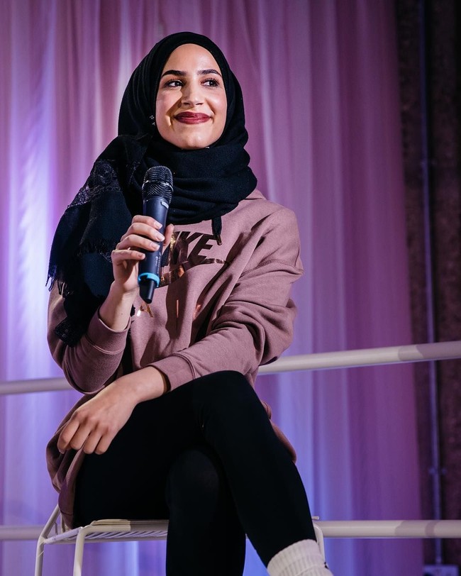 Di luar ring tinju, Zeina juga sering diundang untuk menjadi pembicara. Petinju berhijab masih sangat jarang di dunia, dan Zeina menunjukkan profesionalitasnya meski berhijab. Foto: Instagram/Zeinaboxing