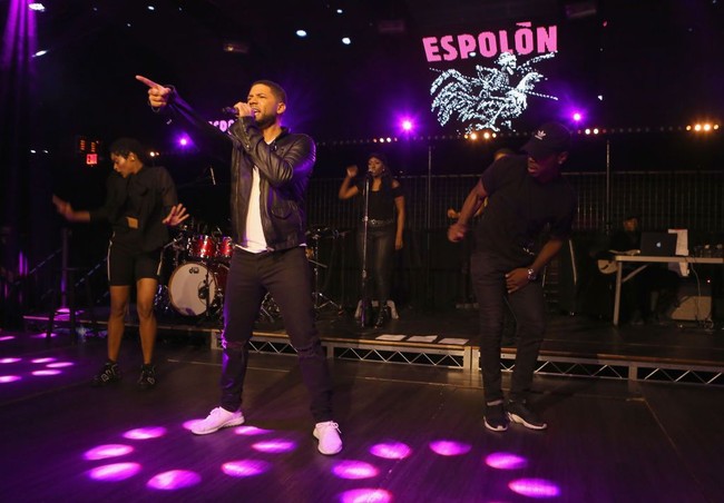 Dalam jumpa pers, pihak kepolisian juga menyebutkan Jussie membayar para pria yang dimintanya berpura-pura memukulinya itu sebesar US$ 3.500. Aktor yang pernah berduet dengan Mariah Carey itu juga memberikan uang US$ 100 pada dua pria tersebut untuk membeli tali, masker ski, sarung tangan dan topi baseball yang digunakan mereka saat melakukan penyerangan terhadap dirinya. Foto: Getty Images