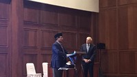 Dari undangan yang diperoleh, acara itu diadakan oleh Institut Kajian Strategis Universitas Kebangsaan Republik Indonesia. Wesley Clark menjadi pembicara saat ceramah.   (Dok. Istimewa)