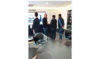 Bos Xiaomi Kepergok 'Inspeksi' Toko Samsung