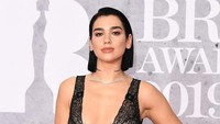 Dua Lipa saat menghadiri acara Brit Awards 2019 di London, Inggris pada Rabu (20/2) lalu. Jeff Spicer/Getty Images