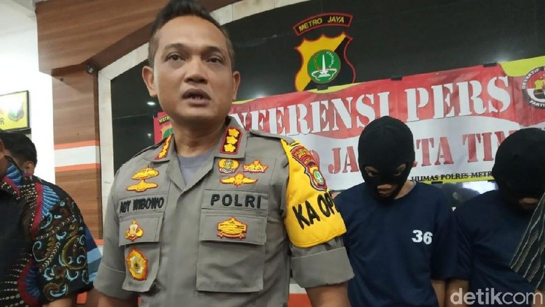 Polisi Tangkap Begal Bersajam yang Sasar Orang Pacaran di BKT Jaktim Polisi Tangkap Begal Bersajam yang Sasar Orang Pacaran di BKT Jaktim