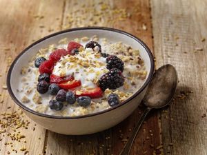 7 Manfaat dan Cara Makan Granola, Camilan Enak yang Bikin Langsing