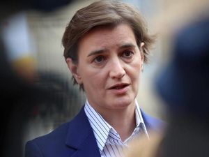 Pasangan Lesbian PM Serbia Melahirkan Bayi Laki-laki
