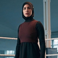 Zeina Nassar tak melepaskan hijab kapanpun ia bertanding. Menyabet medali emas di Berlin Champion sebanyak lima kali, jadi bukti bahwa hijab tak menghalanginya jadi petinju profesional. Foto: Instagram/Nike