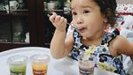 Pose Menggemaskan Seraphina Rose, Putri Yasmin Wildblood Saat Makan